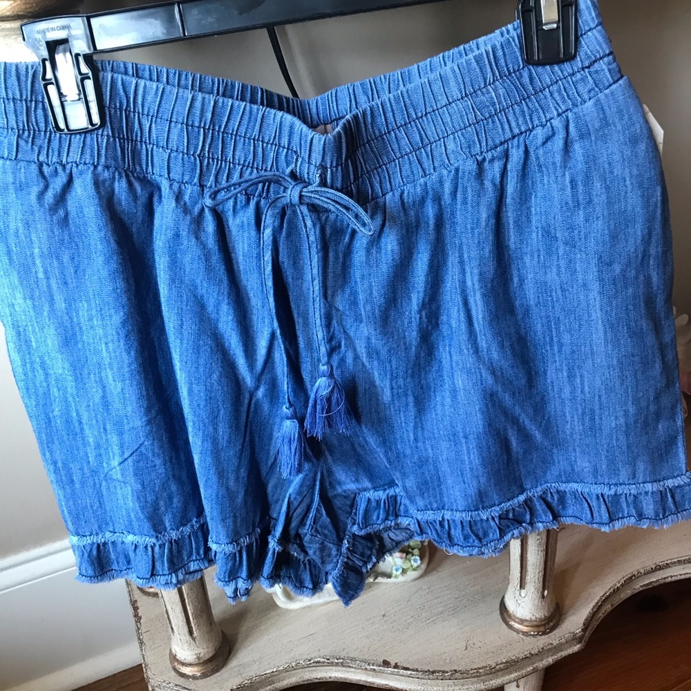 Shorts - Picture 3 of 3